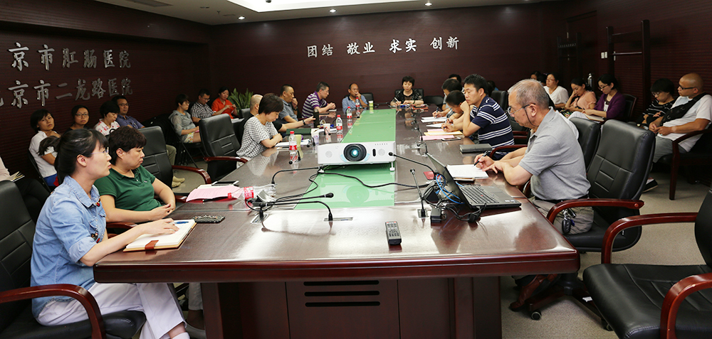 职代会讨论.jpg 职代会讨论.jpg