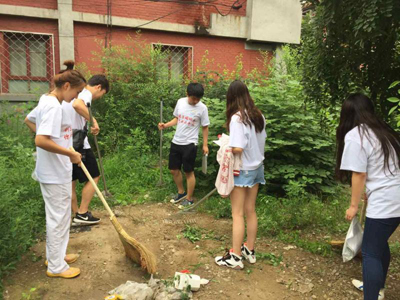 背街小巷大清扫   志愿服务做实事1.jpg 背街小巷大清扫   志愿服务做实事1.jpg