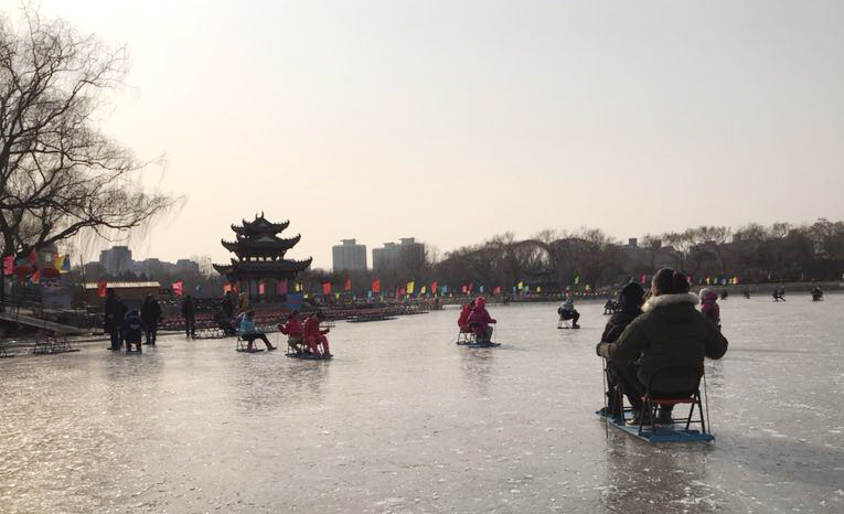 体验冰雪魅力  激发健身热潮.jpg 体验冰雪魅力  激发健身热潮.jpg