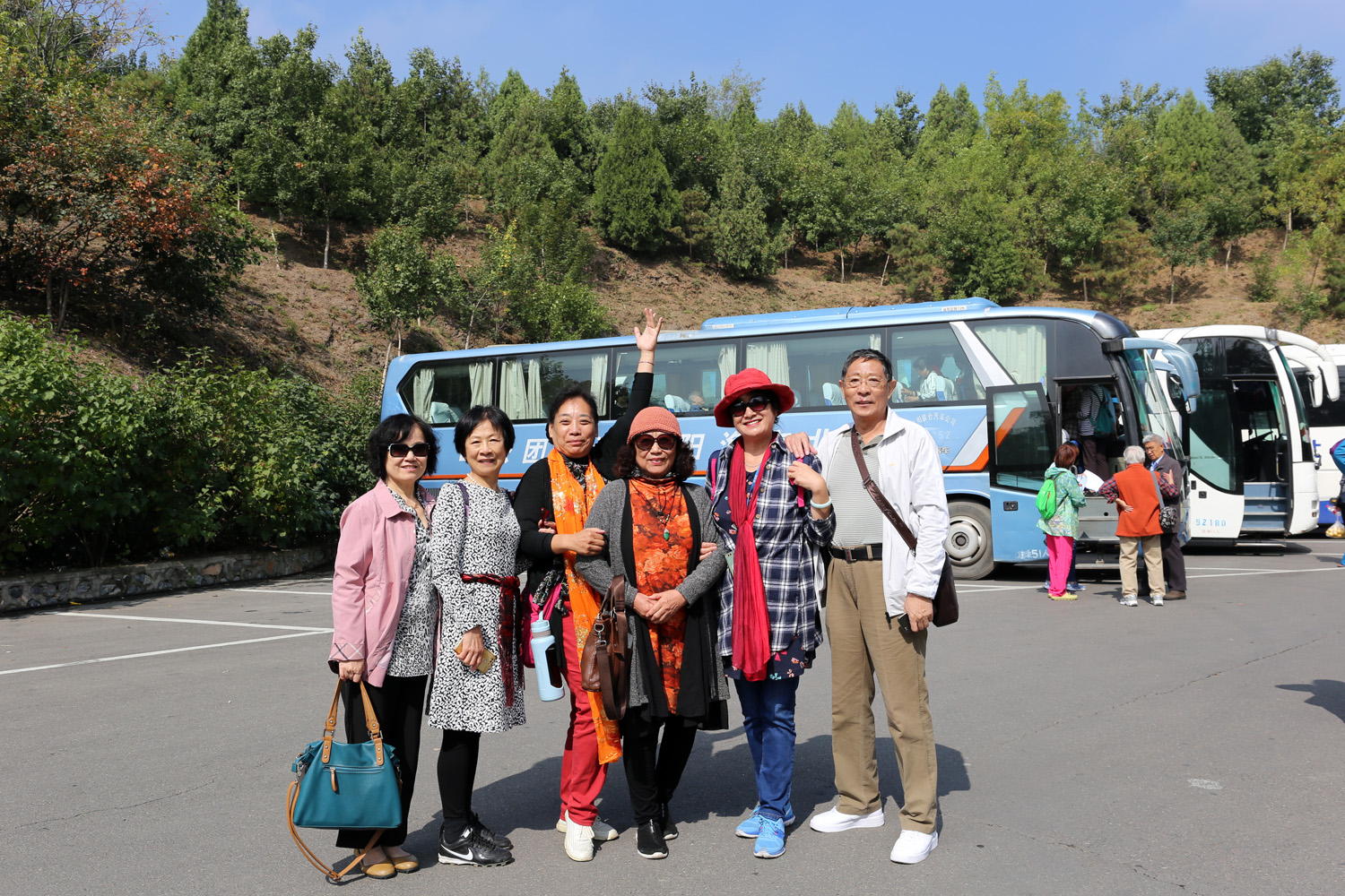 退休职工秋游2.jpg 退休职工秋游2.jpg
