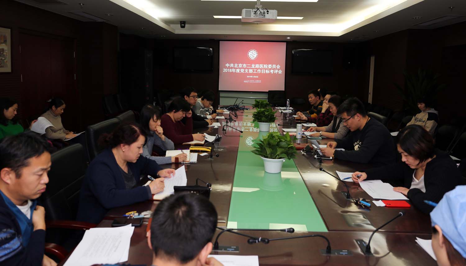 会议室.jpg 会议室.jpg