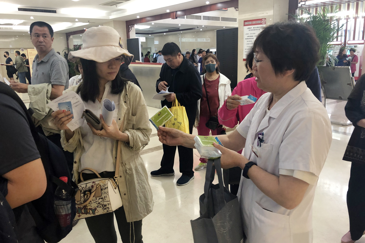 医院开展防治碘缺乏病日宣传.jpg 医院开展防治碘缺乏病日宣传.jpg