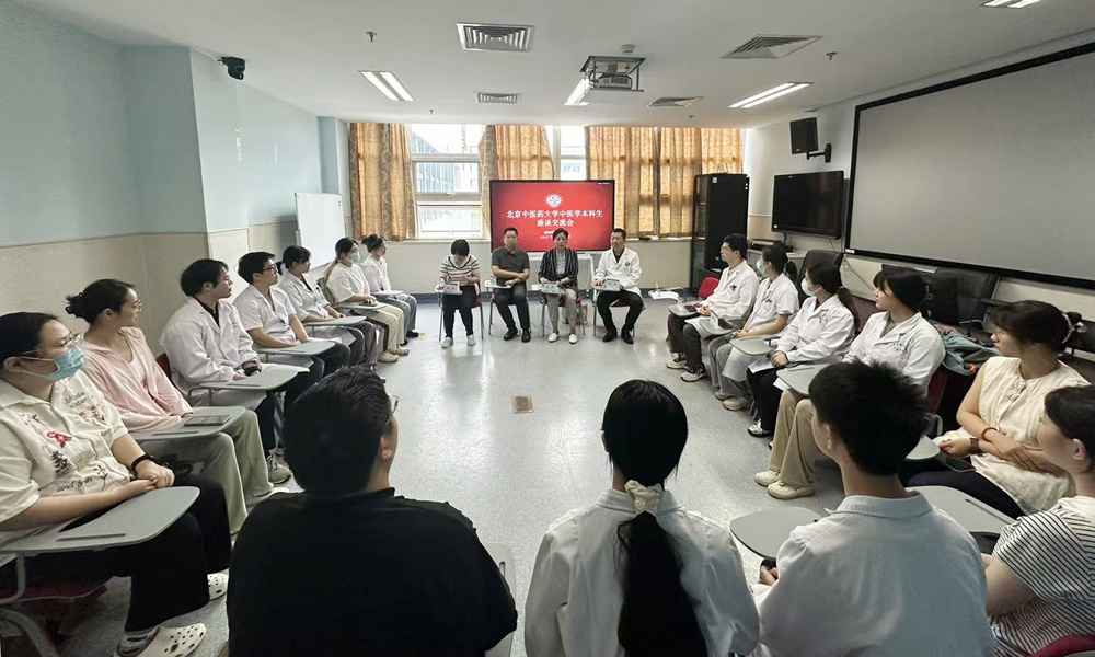 座谈会现场.jpg 座谈会现场.jpg